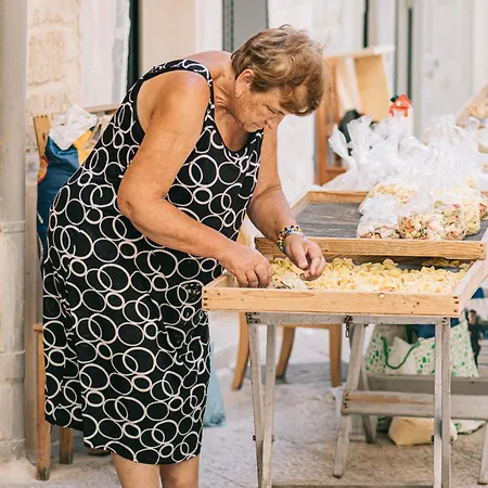 Lena Vecchia Bari